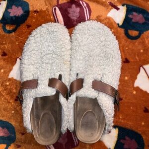 Sherpa clogs sz 10